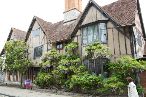 Hall's Croft was owned by William Shakespeare's daughter, Susanna Hall, and her husband Dr John Hall whom she married in 1607.