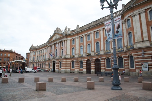 The Capitole de Toulouse which as well as city administration functions houses a collection of art.