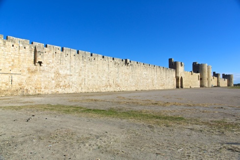 This view shows about 300m of one side of the Aigues-Mortes walls.  There are many gates to the town and they line up with the streets that already existed when the walls were built.  Hence the walls are not symmetrical.